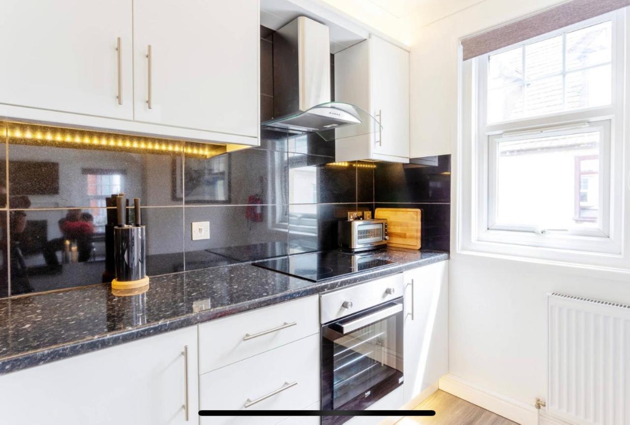 Ammonite Luxury Beachfront Apartment Lyme Regis Eksteriør bilde